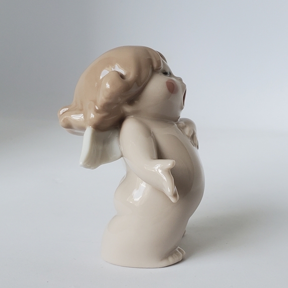 ✨️HOST PICK✨ Nao by Lladro Cheeky Cherub “Sing Song O Sole Mio" Daisa 2003 - Picture 3 of 9